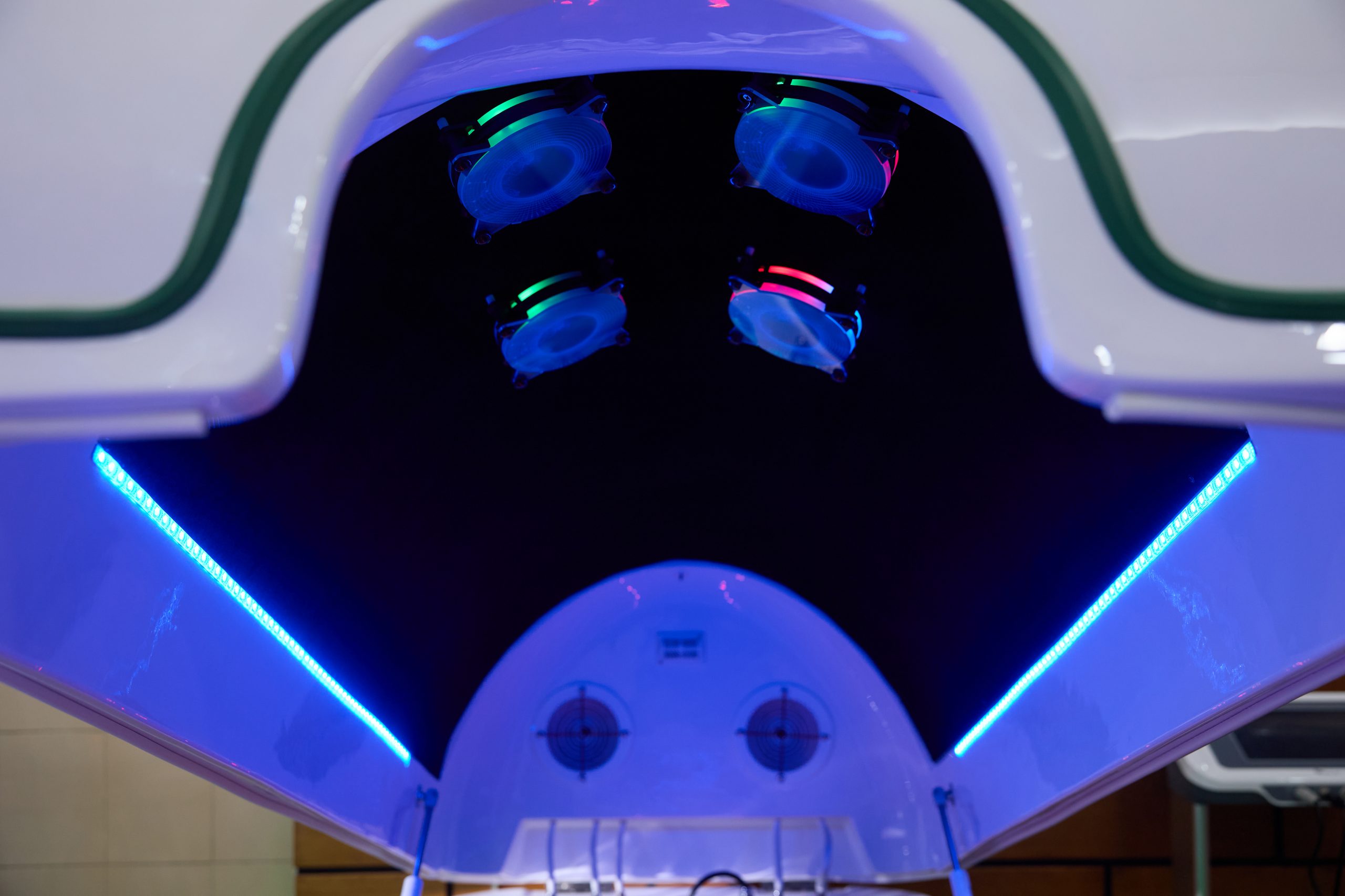 Gồm 9 Chip Xoay 8000 Gauss  - Tạo ra từ trường sinh học.